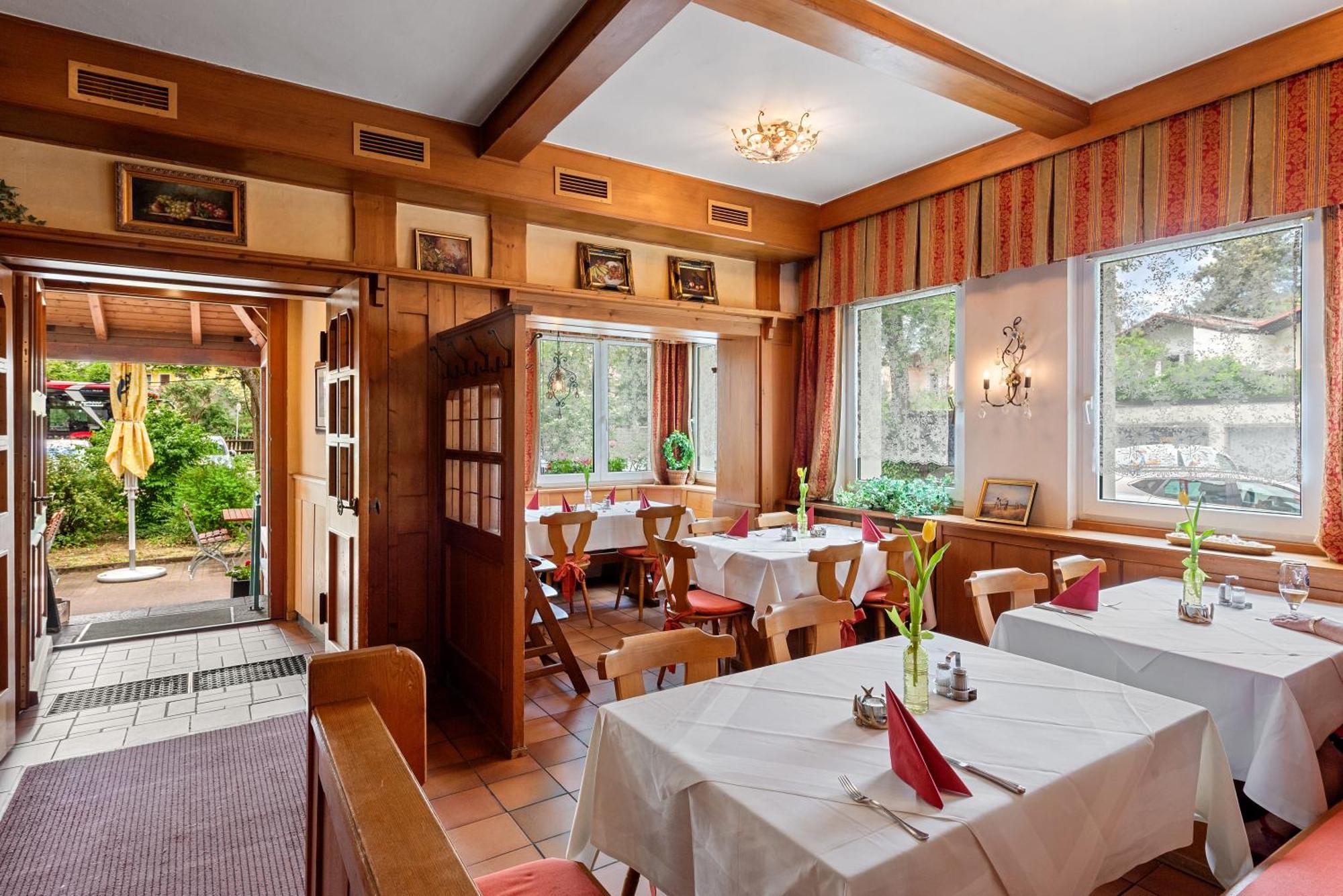 Jägerheim Hotel 2*
